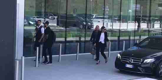伊卡尔迪夫妇已经返回米兰城 PSG将决定其未来
